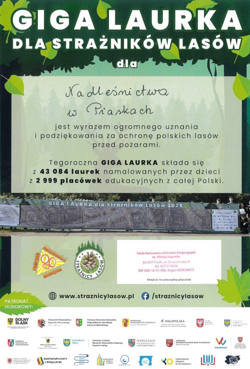 Zdjęcie przedstawia dyplom - giga laurkę dla strażników lasów.
